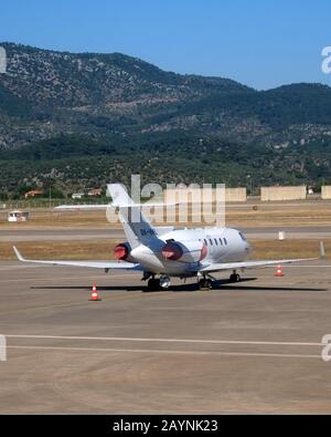 Mai 2019 - kleiner privater Geschäftsjet auf der Taxifahrt am Dalaman Flughafen, Türkei geparkt. Stockfoto