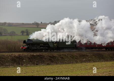 Weltberühmte Dampfeisenbahn Flying Scotsman, die auf der Watercress Line in Hampshire läuft. Anwesend bei der Wiedereröffnung der gesamten Alresford to Alton Line. Stockfoto