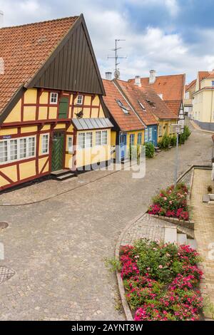 Straße mit Fachwerk in der historischen Stadt Sonderborg, Dänemark Stockfoto