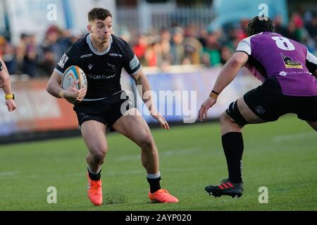 Newcastle, Großbritannien. Januar 2019. Newcastle UPON TYNE, ENGLAND - 16. FEBRUAR Adam Radwan von Newcastle Falcons im Einsatz während des Greene King IPA Championship Matches zwischen Newcastle Falcons und Cornish Pirates im Kingston Park, Newcastle am Sonntag, 16. Februar 2020. (Credit: Chris Lishman/MI News) Credit: MI News & Sport /Alamy Live News Stockfoto