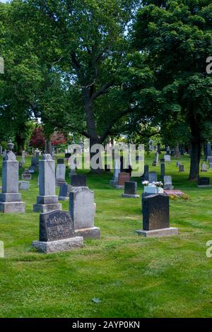 Fairview Lawn Cemetery in Halifax, Nova Scotia, Kanada. Ist die letzte Ruhestätte für mehr als hundert Opfer des Untergangs der RMS Titanic. Stockfoto