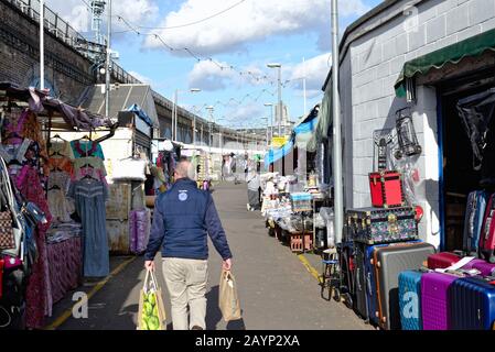 Marktstände auf dem Shepherds Bush Market im Westen Londons England UK Stockfoto