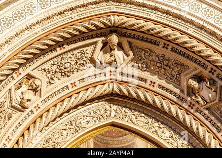 Berühmter touristischer Wahrzeichen der Kathedrale der Duomusbasilika in Florenz, Detailansicht Stockfoto