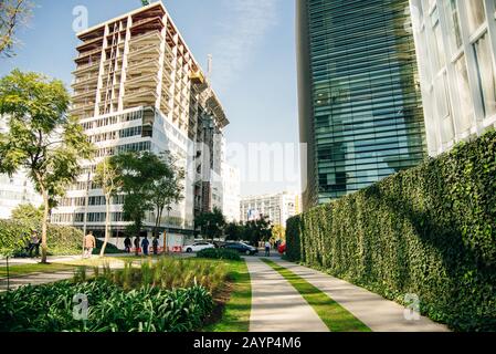 Mexiko, Mexiko-Stadt - juni 2019 Straße zum modernen Soumaya-Kunstmuseum Stockfoto