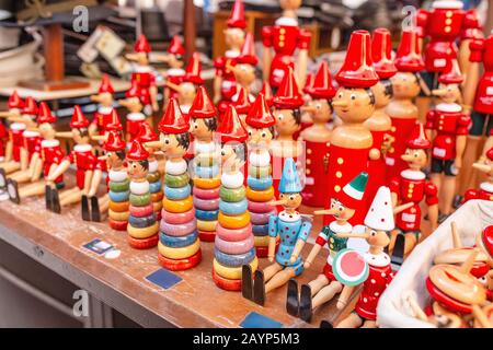 Pinocchio Marionetten Spielzeug zum Verkauf im Touristengeschäft als Souvenirs aus Italien Stockfoto