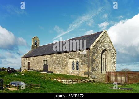 Die St Twrog's Church ist eine kleine, mittelalterliche Kirche in Bodwrog, Anglesey, Nordwales. Es wurde im späten 15. Jahrhundert zur Zeit von König Heinrich VII. Erbaut Stockfoto