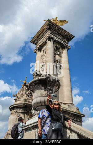 Besucher, die selfie's in Paris, Frankreich, Europa besuchen Stockfoto