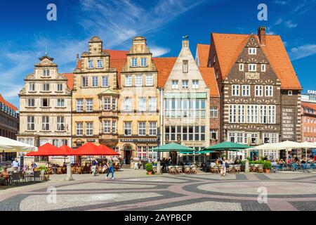 Bremen - Juli 2018, Deutschland: Historische Häuser im traditionellen Architekturstil, dem Hauptplatz der Stadt. Eine der berühmtesten Städte in Northern Par Stockfoto