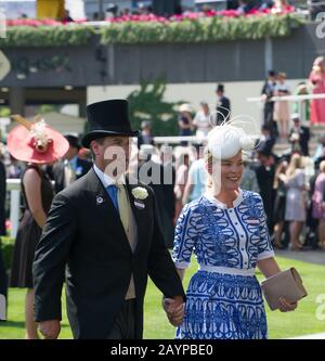 Royal Ascot, Ascot Racecourse, Berkshire, Großbritannien. Juni 2017. Ihre Majestät der älteste Enkel der Königin, Peter Phillips, besucht Mit seiner Frau Autumn Phillips Den Tag Eins von Royal Ascot. Kredit: Maureen McLean/Alamy Stockfoto