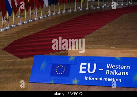 Brüssel, Belgien. Februar 2020. Ein Label vor einem Treffen des EU-Westbalkan-Gipfels im EU-Hauptsitz Credit: Alexandros MICHAILIDIS/Alamy Live News Stockfoto