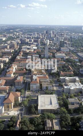 Austin, Texas: Universität von Texas-Austin Campus, einschließlich Hauptgebäude und Turm. August 2001 ©Bob Daemmrich Stockfoto