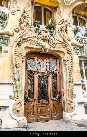 Gaudi Jugendstil Lavirotte Gebäude in Paris, Frankreich, Europa Stockfoto