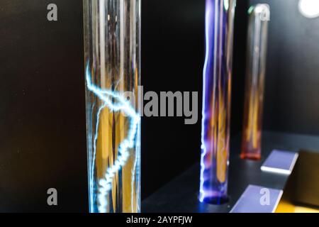 Plasma-Blitze leuchten im Wissenschaftsmuseum Stockfoto