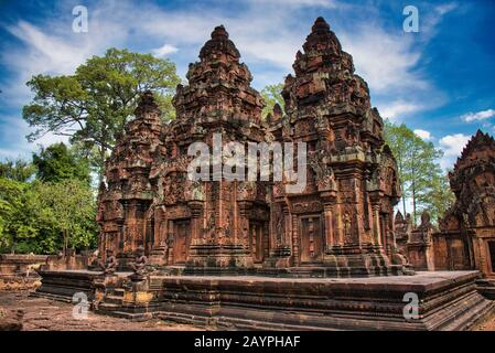 Banteay Srei oder Banteay Srey Temple Site unter den alten Ruinen des Hindutempel-Komplexes Angkor Wat in Siem Reap, Kambodscha. Der Tempel ist gewidmet Stockfoto