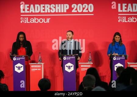 Business Design Center, North London, Großbritannien. 16. Februar 2020 - Kandidatin der Labour-Abgeordneten Dawn Butler für Brent South und Shadow Secretary of State for Women and Equalitäten, Ian Murray MP for Edinburgh South und Dr. Rosena Allin-Khan MP for Tooting (L to R) Bei einer Hustings Veranstaltung der Co-operative Party im Business Design Center, North London, Großbritannien. Credit: Dinendra Haria/Alamy Live News Stockfoto