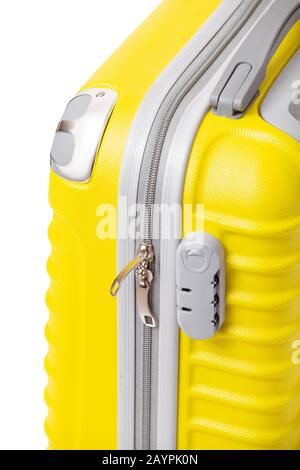 Nahaufnahme eines gelben, modernen Reisekoffers mit Codescip-Schloss Stockfoto