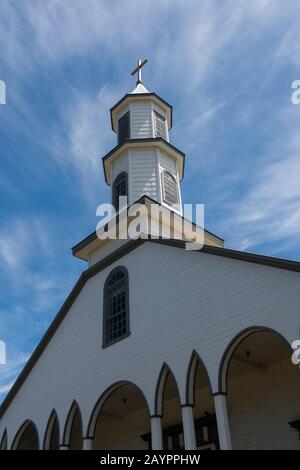 Die Kirche (1750-1790) in Dalcahue, einem UNESCO-Weltkulturerbe, ist eine der ältesten Kirchen auf der Chiloe-Insel im Süden Chiles. Stockfoto