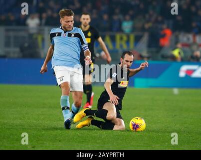 ROM, Italien, 16. Februar 2020 Ciro Immomobile von Lazio und Matias Vecino von Inter im Einsatz während des italienischen Serie-A-Fußballspiels zwischen SS Laz Stockfoto