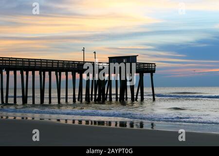 Avalon Fishing Club Pier im Morgengrauen in Avalon, New Jersey USA Stockfoto