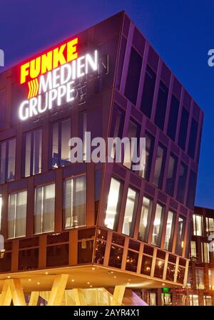 Funke Mediengruppe, Hauptsitz am Abend, Deutschland, Nordrhein-Westfalen, Ruhrgebiet, Essen Stockfoto