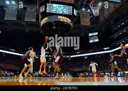Knoxville, Tennessee, USA. Februar 2020: Rennia Davis #0 der Tennessee Lady Vols schießt während des NCAA-Basketballspiels zwischen den University of Tennessee Lady Volunteers und der Texas A&M University Aggies in der Thompson Boling Arena in Knoxville TN Tim Gangloff/CSM Credit: CAL Sport Media/Alamy Live News Stockfoto