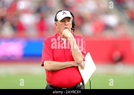 Houston, Texas, USA. Februar 2020. Houston Roughnecks Cheftrainer June Jones an der Seitenlinie vor dem regulären Saisonspiel der XFL gegen die St. Louis Battlehawks im TDECU Stadium in Houston, TX am 16. Februar 2020. Kredit: Erik Williams/ZUMA Wire/Alamy Live News Stockfoto