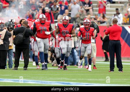 Houston, Texas, USA. Februar 2020. Die Houston Roughnecks nehmen das Feld während der Vorspiele vor dem regulären Saisonspiel der XFL gegen die St. Louis Battlehawks im TDECU Stadium in Houston, TX am 16. Februar 2020. Kredit: Erik Williams/ZUMA Wire/Alamy Live News Stockfoto