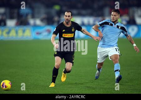 Rom, Italien. Februar 2020. ROM, Italien - 16.02.2020: D.Godin (F.c. Inter), Ciro Immobile (LAZIO) während des italienischen Serie-A-Fußballspiels 24 zwischen Ss Lazio und FC Inter Mailand im Olympiastadion Rom im Einsatz. Kredit: Unabhängige Fotoagentur/Alamy Live News Stockfoto