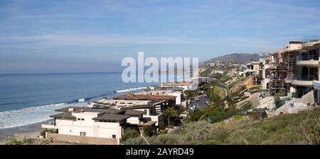 Blick auf Neubauten und Luxuswohnungen am Strands Beach in Dana Point, Orange County, Kalifornien Stockfoto