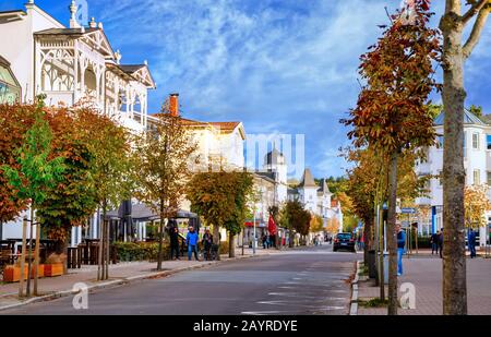 Stadtbild von Binz-Rügen an einem sonnigen Tag im Herbst Stockfoto