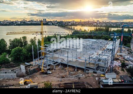 Baustelle des neuen Gewerbezentrums, Turmkräne Stockfoto