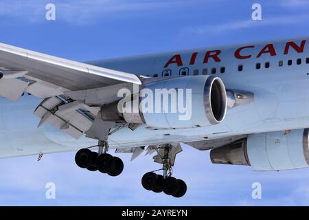 Boeing 767 Air Canada C-FOCA Landung in YOW, Ottawa, Kanada, 15. Februar 2020 Stockfoto