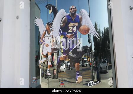 Kobe und Gigi Bryants Poster Art auf Melrose Ave, LA Stockfoto