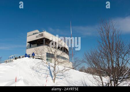 Blick auf das Abashiri Okhotsk Ryuhyo Museum (Drift Ice Museum) auf dem Berg Tento in Abashiri, einer Stadt auf der Insel Hokkaido, Japan. Stockfoto