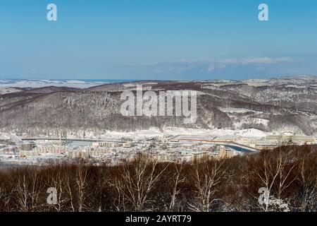 Blick auf die Landschaft von der Aussichtsplattform des Abashiri Okhotsk Ryuhyo Museums (Drift Ice Museum) auf dem Berg Tento in Abashiri, einer Stadt auf Hokkaid Stockfoto