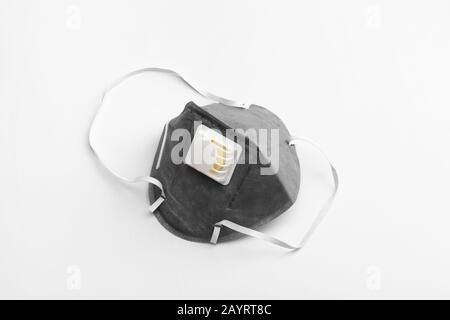 Virenschutzmaske mit Beatmungsventil. Stockfoto