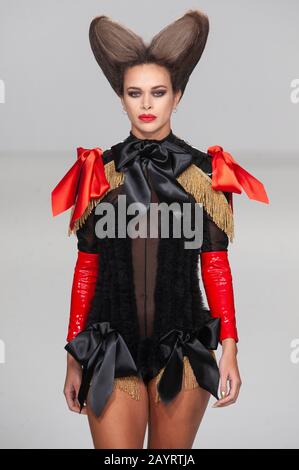 PAM Hogg AW20 Catwalk Show während der London Fashion Week bei Fashion Scout, Victoria House, London, Großbritannien. Haarstyling von Toni & Guy. Credit: Antony Nettle/Alamy Live News Stockfoto