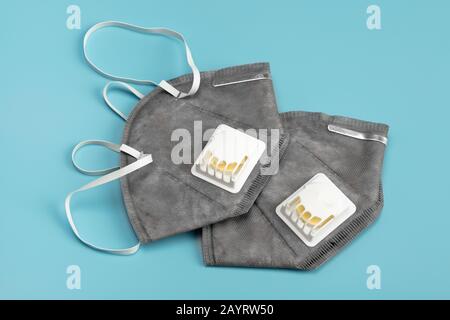 Virenschutzmaske mit Beatmungsventil. Stockfoto
