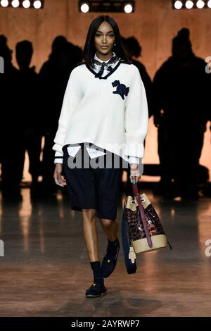 Jourdan Dunn auf der Start- Und Landebahn Tommy Hilfiger AW20 während der London Fashion Week Februar 2020 - London, UK 16/02/2020 - weltweite Nutzung Stockfoto