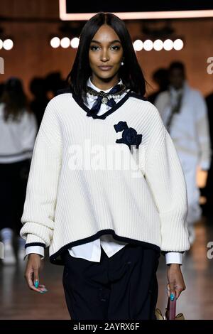 Jourdan Dunn auf der Start- Und Landebahn Tommy Hilfiger AW20 während der London Fashion Week Februar 2020 - London, UK 16/02/2020 - weltweite Nutzung Stockfoto