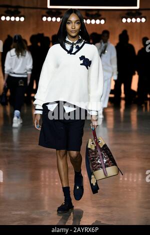 Jourdan Dunn auf der Start- Und Landebahn Tommy Hilfiger AW20 während der London Fashion Week Februar 2020 - London, UK 16/02/2020 - weltweite Nutzung Stockfoto