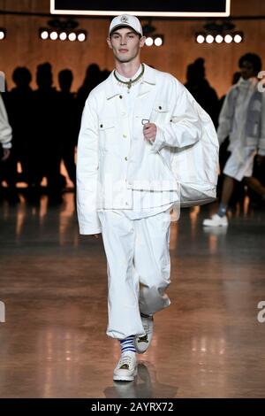 London, Großbritannien. Februar 2020. London, Großbritannien. Februar 2020. Tommy Hilfiger AW20 Runway während der London Fashion Week Februar 2020 - London, Großbritannien 16/02/2020 Credit: Dpa / Alamy Live News Credit: Dpa Picture Alliance / Alamy Live News Stockfoto