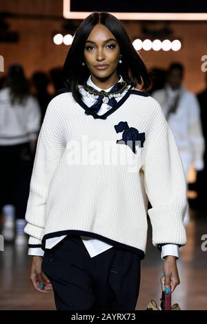 Jourdan Dunn auf der Start- Und Landebahn Tommy Hilfiger AW20 während der London Fashion Week Februar 2020 - London, UK 16/02/2020 - weltweite Nutzung Stockfoto
