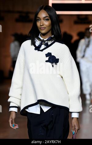 Jourdan Dunn auf der Start- Und Landebahn Tommy Hilfiger AW20 während der London Fashion Week Februar 2020 - London, UK 16/02/2020 - weltweite Nutzung Stockfoto