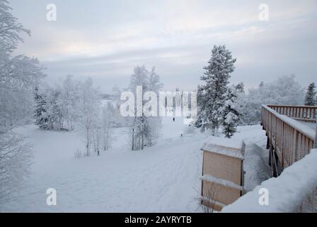 Winterblick von der Terrasse der Aurora Village Lodge in der Nähe von Yellowknife, Northwest Territories, Kanada Stockfoto