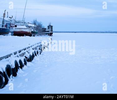 Anlegestelle und Bootsanlegestelle nahe der Giant Mine in Yellowknife, Northwest Territories, Kanada Stockfoto