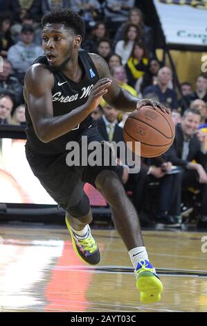 Wichita, Kansas, USA. Februar 2020. Tulane Green Wave Guard Jordan Walker (2) fährt während des NCAA-Basketballspiels zwischen der Tulane Green Wave und den Wichita State Shockers in der Charles Koch Arena in Wichita, Kansas, zum Korb. Kendall Shaw/CSM/Alamy Live News Stockfoto