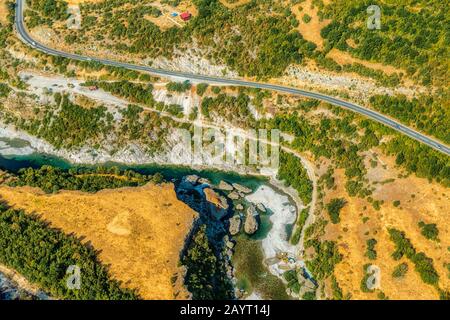 Moraca River Canyon - Luftbild Stockfoto