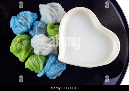 Thailändisches Dessert, bekannt als Kow-Griep-Pag-Mor (thailändische Aussprache) Stockfoto