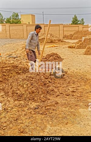 Clayman Ziegel machen Stockfoto